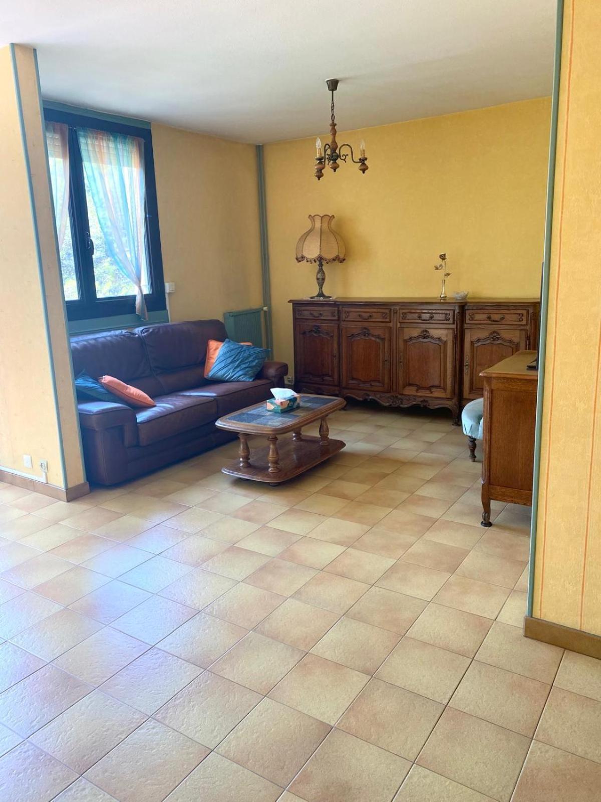 Frejussien En Bord De Appartement